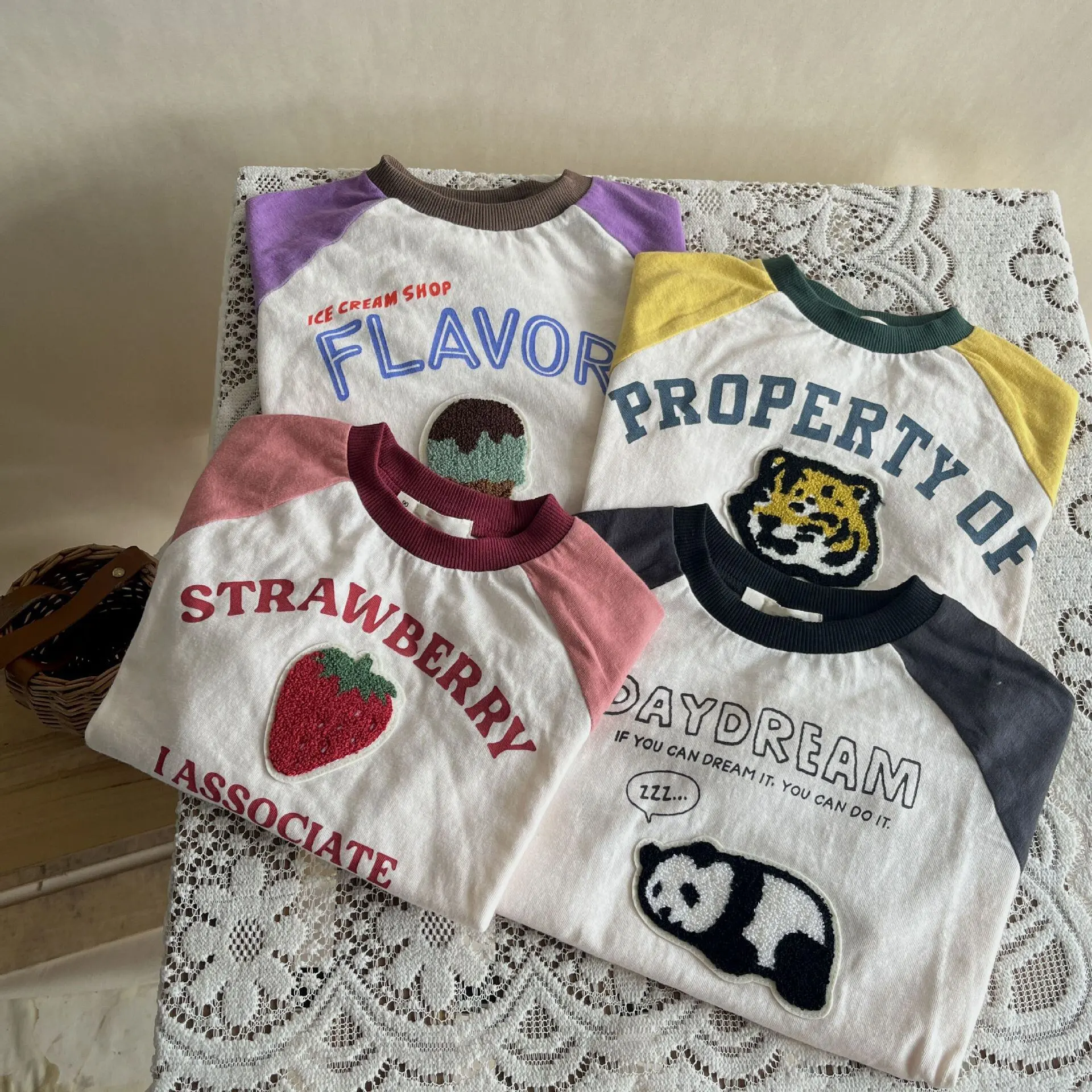【80-150】モコモコ刺しゅう柄長袖Tシャツ