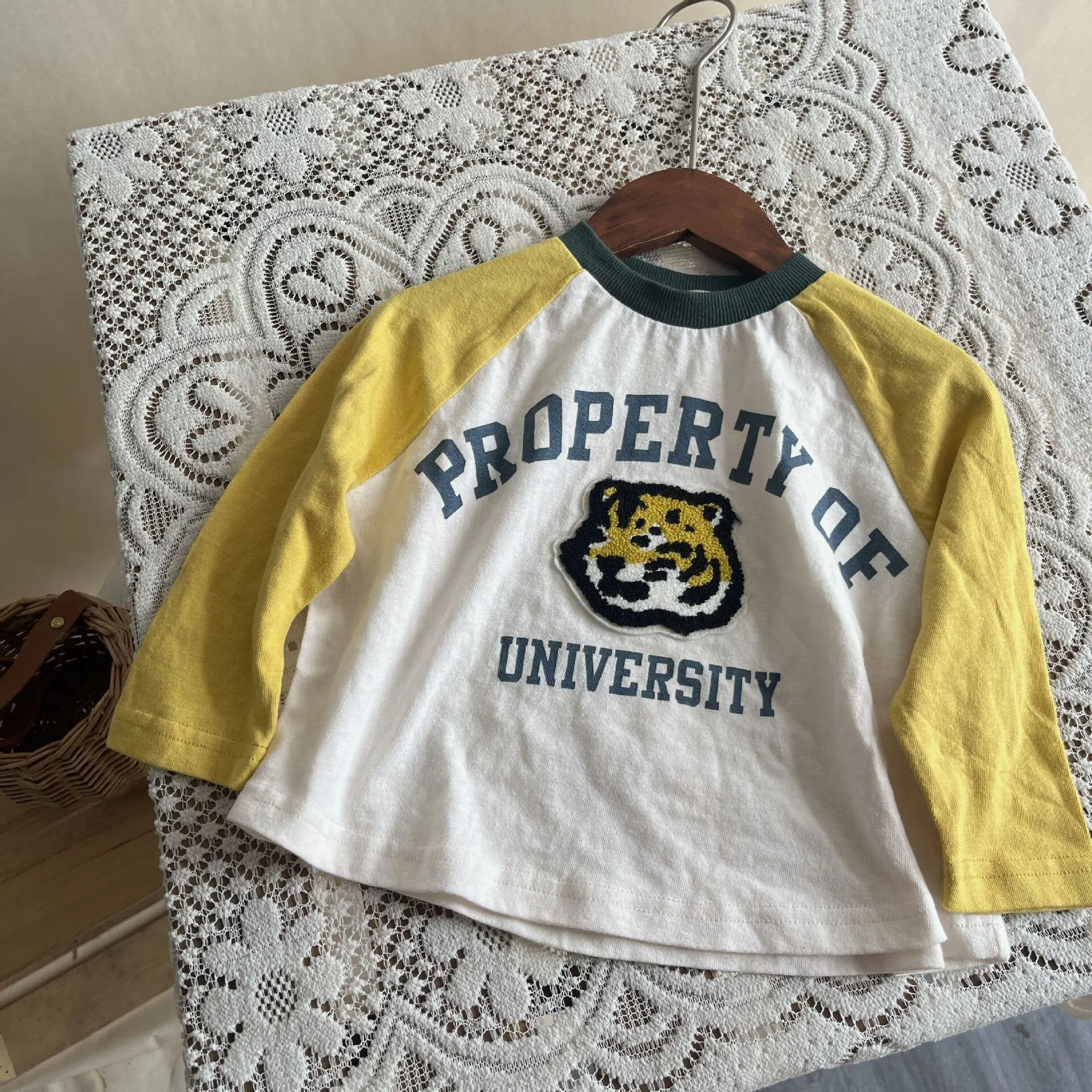 【80-150】モコモコ刺しゅう柄長袖Tシャツ