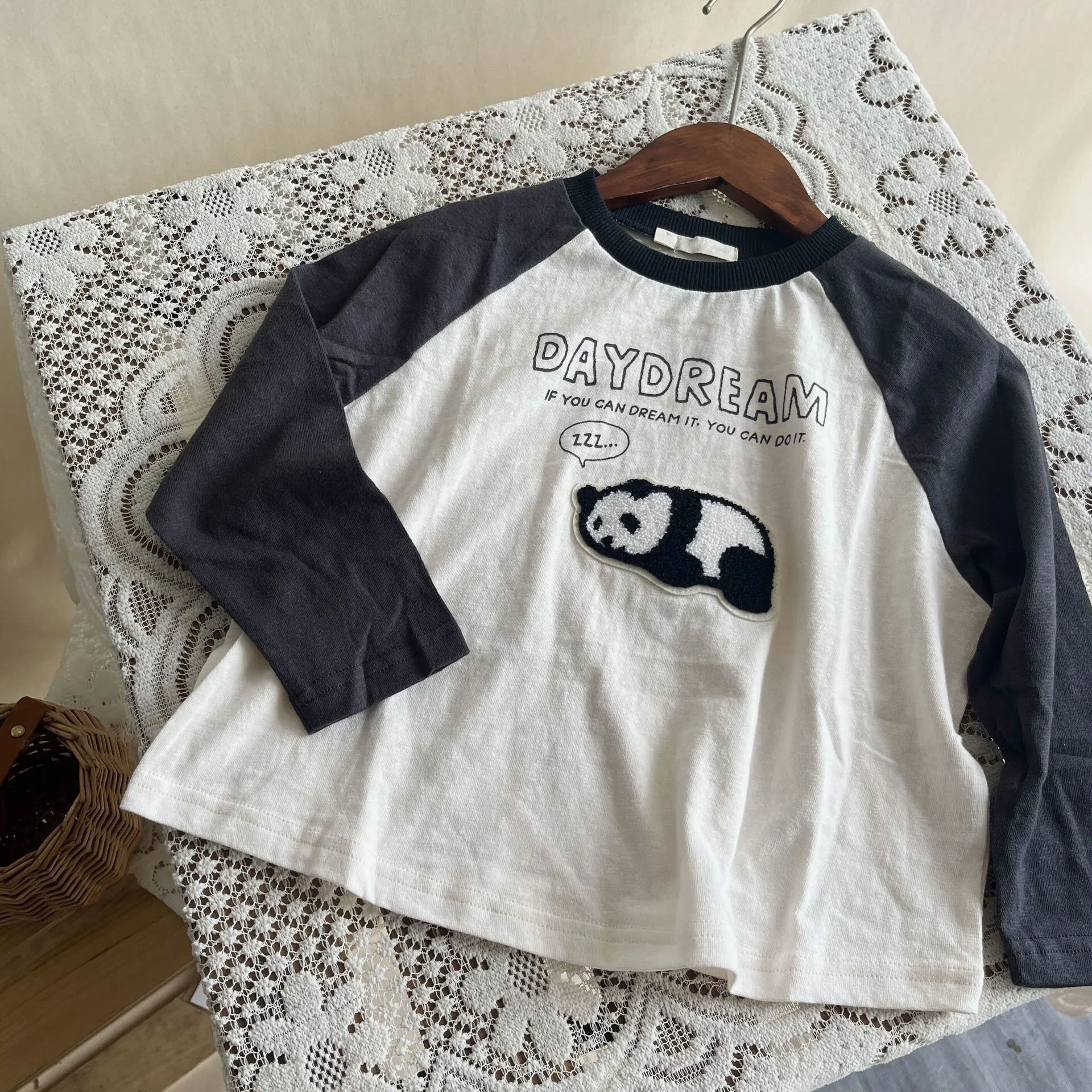 【80-150】モコモコ刺しゅう柄長袖Tシャツ