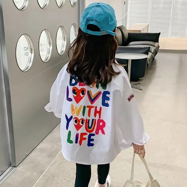 【110-160】ファッション配色アルファベットプリント女の子シャツ