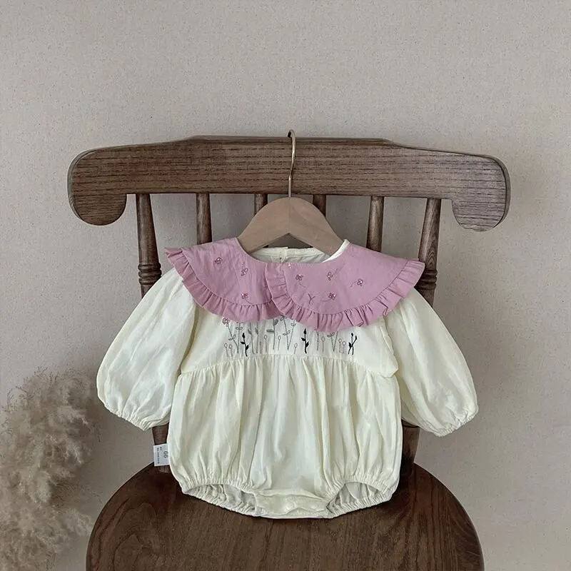 【66-90】春新作可愛い小花刺しゅうカラー付きロンパース