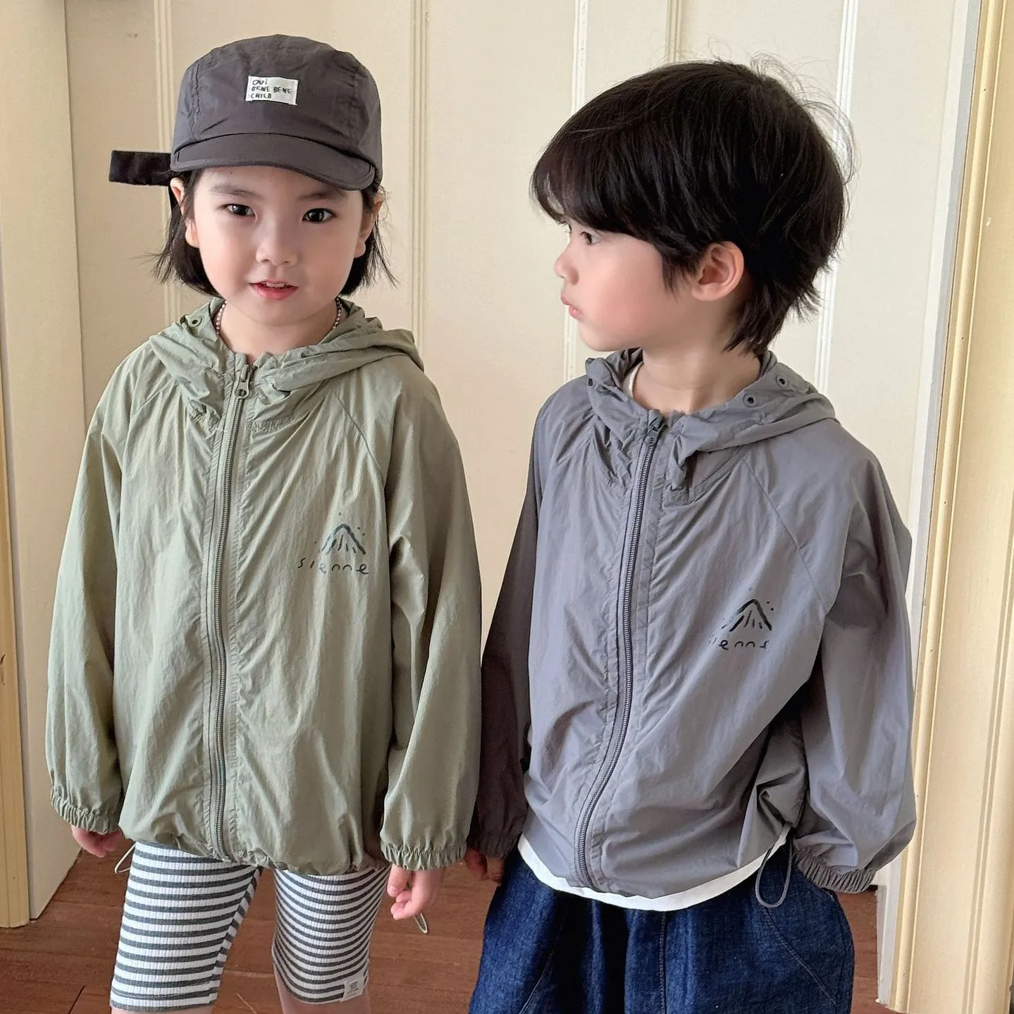 【90-140cm】4色選べる 高見えデザイン 無地 プリント カジュアル 長袖 夏 女の子 男の子 アウター