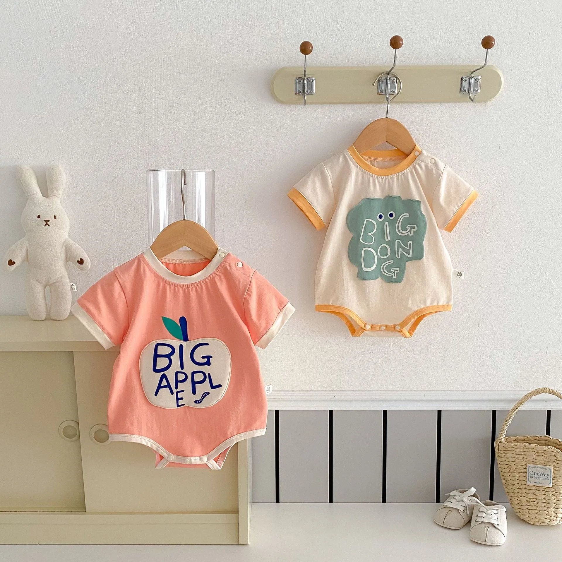 【66-90cm】2色選べる 可愛い アルファベット シンプル 子供 ベビー服 ロンパース
