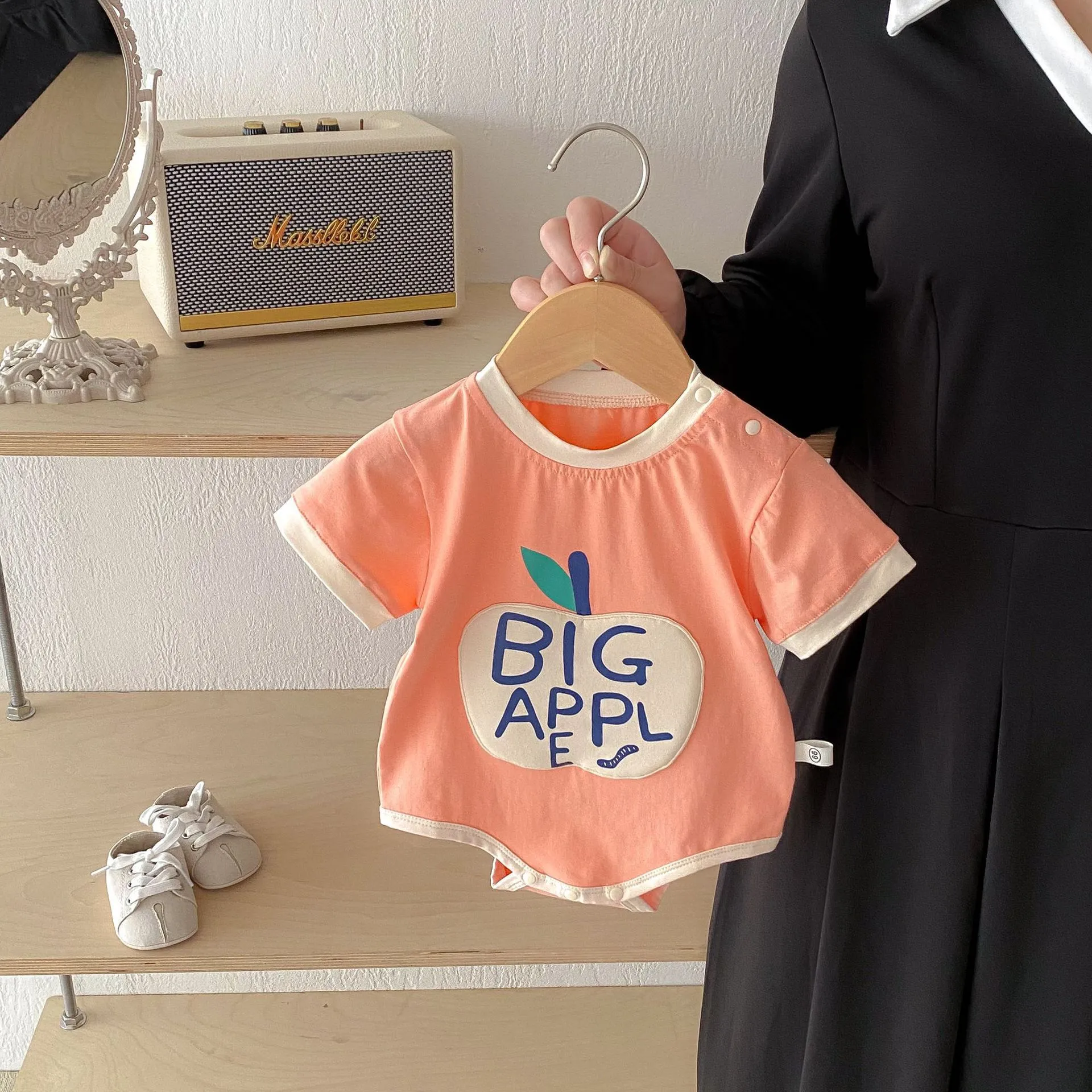 【66-90cm】2色選べる 可愛い アルファベット シンプル 子供 ベビー服 ロンパース