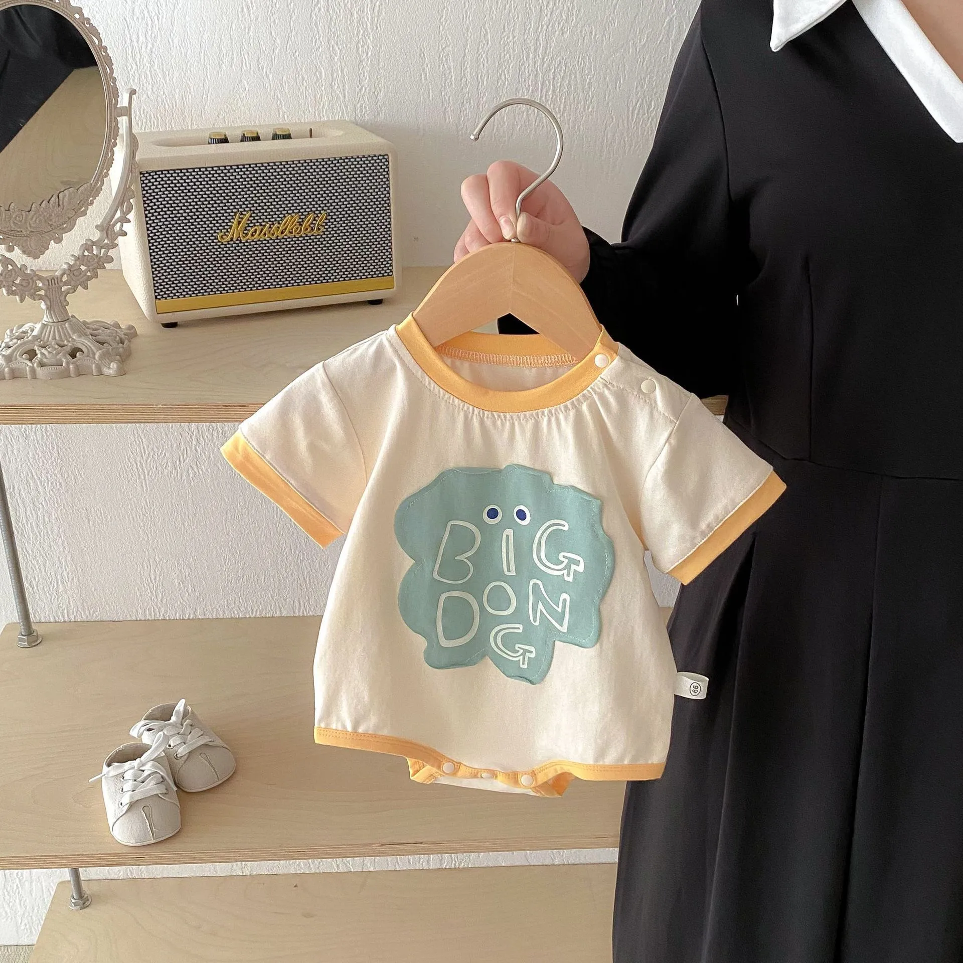 【66-90cm】2色選べる 可愛い アルファベット シンプル 子供 ベビー服 ロンパース