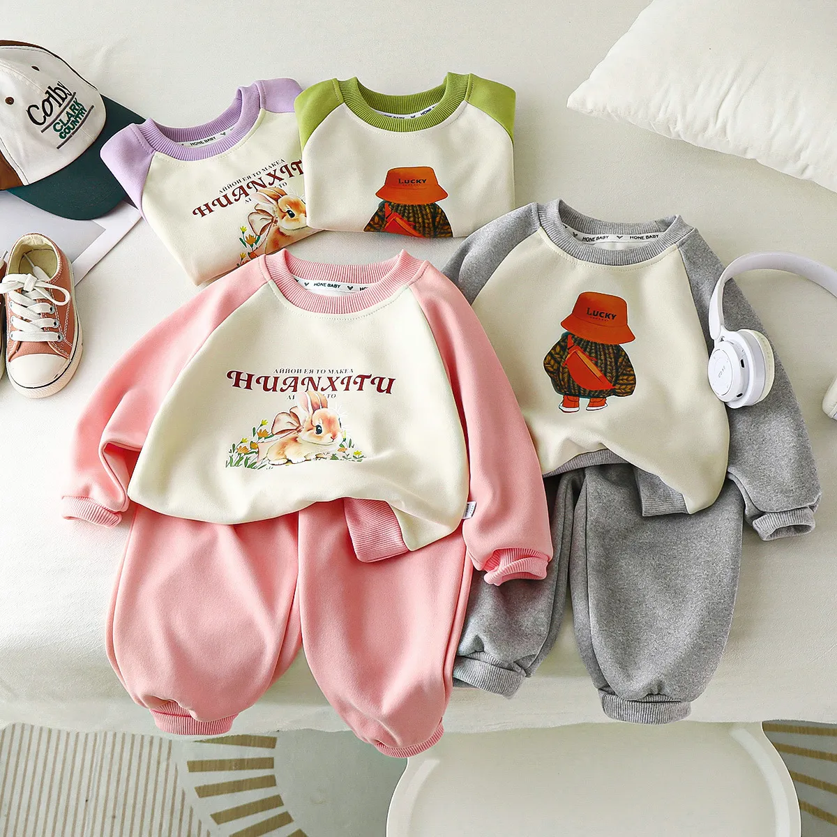 【80-140cm】人気上昇中～二点セット カジュアル 日常 スポーツ カートゥーン 配色 男女限らず Ｔシャツ＋パンツ セットアップ