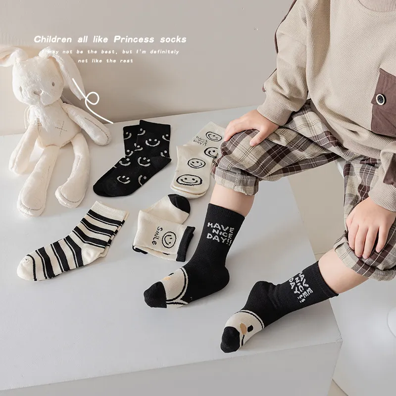 【1-12歳】大人気 可愛い 履きやすい カートゥーン アルファベット カジュアル 靴下 ソックス