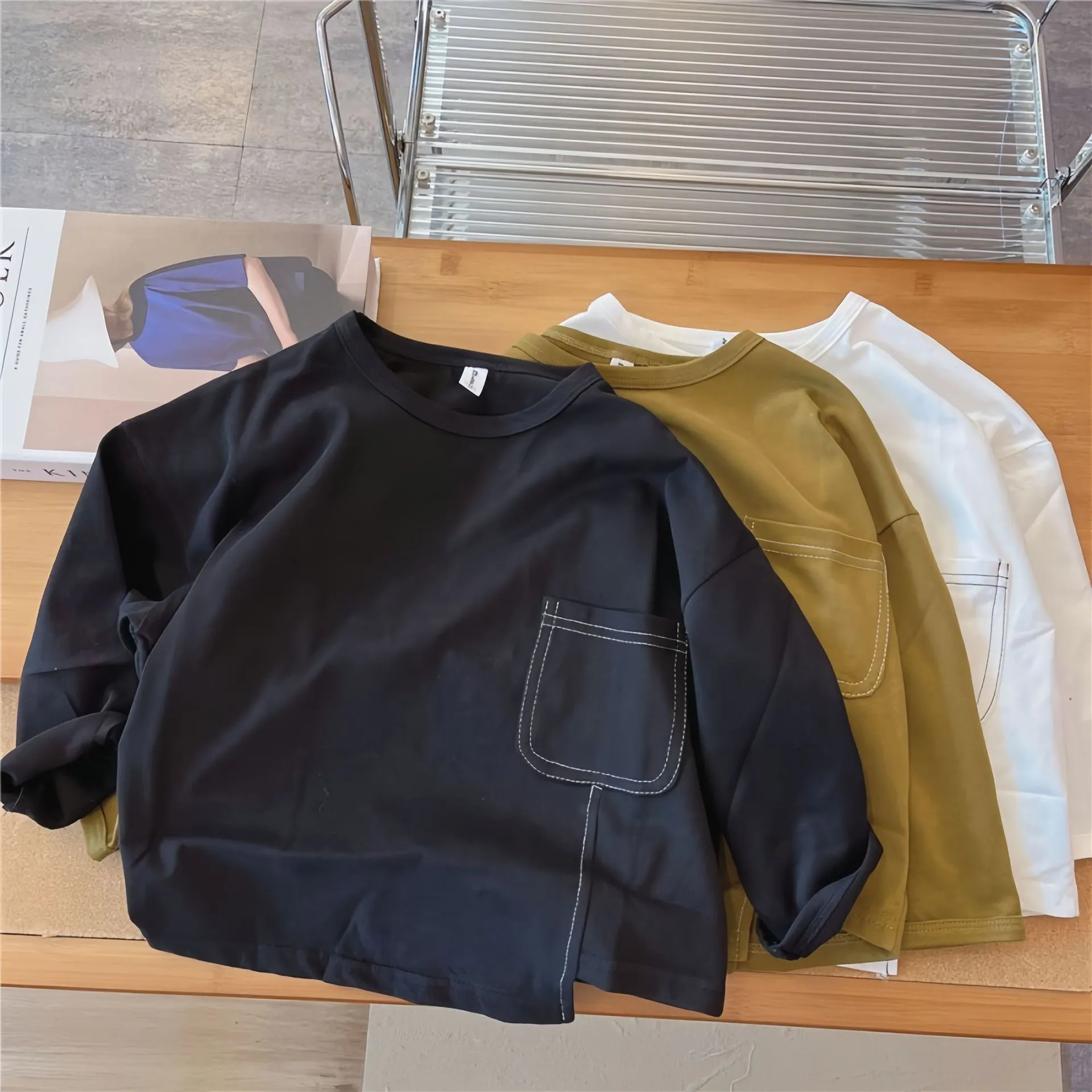 【80-130cm】 絶対見逃さないで シンプル おしゃれ カジュアル 三色選べる  男の子 長袖 Ｔシャツ