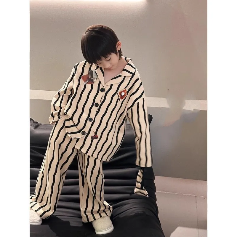 【100-160cm】絶対後悔しない  おしゃれ  高級感  肌触りがソフト ストライプ 折り襟 男の子 女の子 パジャマ