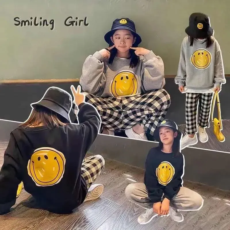 【100-160cm】絶対後悔しない カジュアル  可愛い  合わせやすい  笑顔  二色選べる  女の子  トレーナー