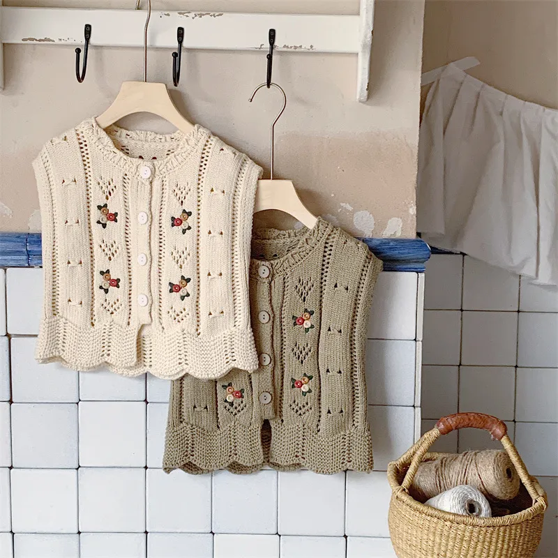 【90-130cm】絶対見逃さないで 大人気 レトロ スウィート ガーリッシュ 刺繍 女の子 ベスト