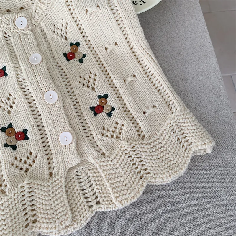 【90-130cm】絶対見逃さないで 大人気 レトロ スウィート ガーリッシュ 刺繍 女の子 ベスト