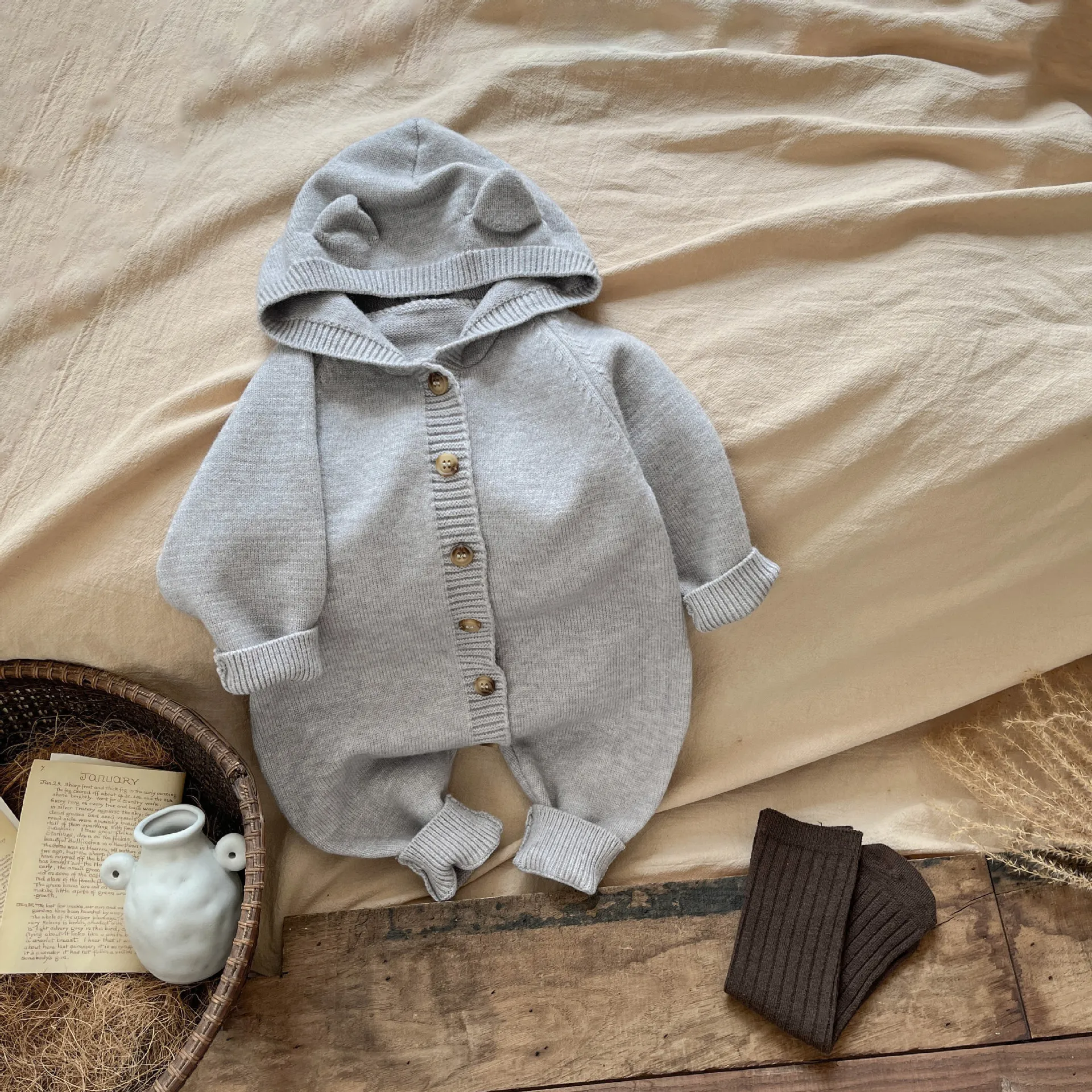 【66-100cm】三色選べ 秋冬新作 可愛くて繊細な 無地 ニット 長袖クマ耳 ベビー服 赤ちゃん ロンパース