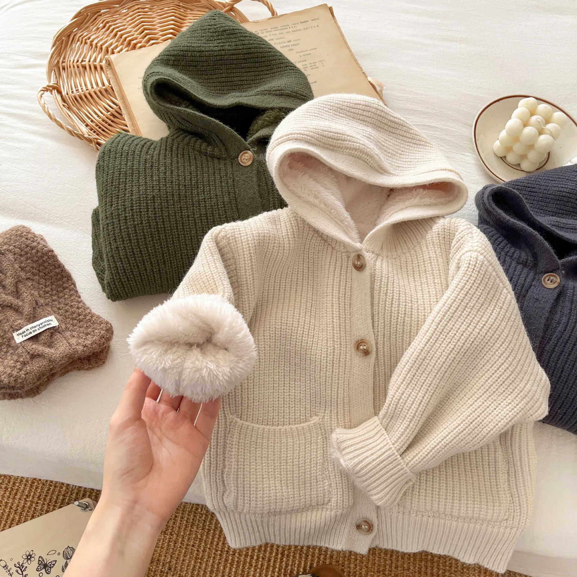 【73-110cm】3色選べる上品さたっぷり 長袖 ニット 無地 男の子 女の子 アウター