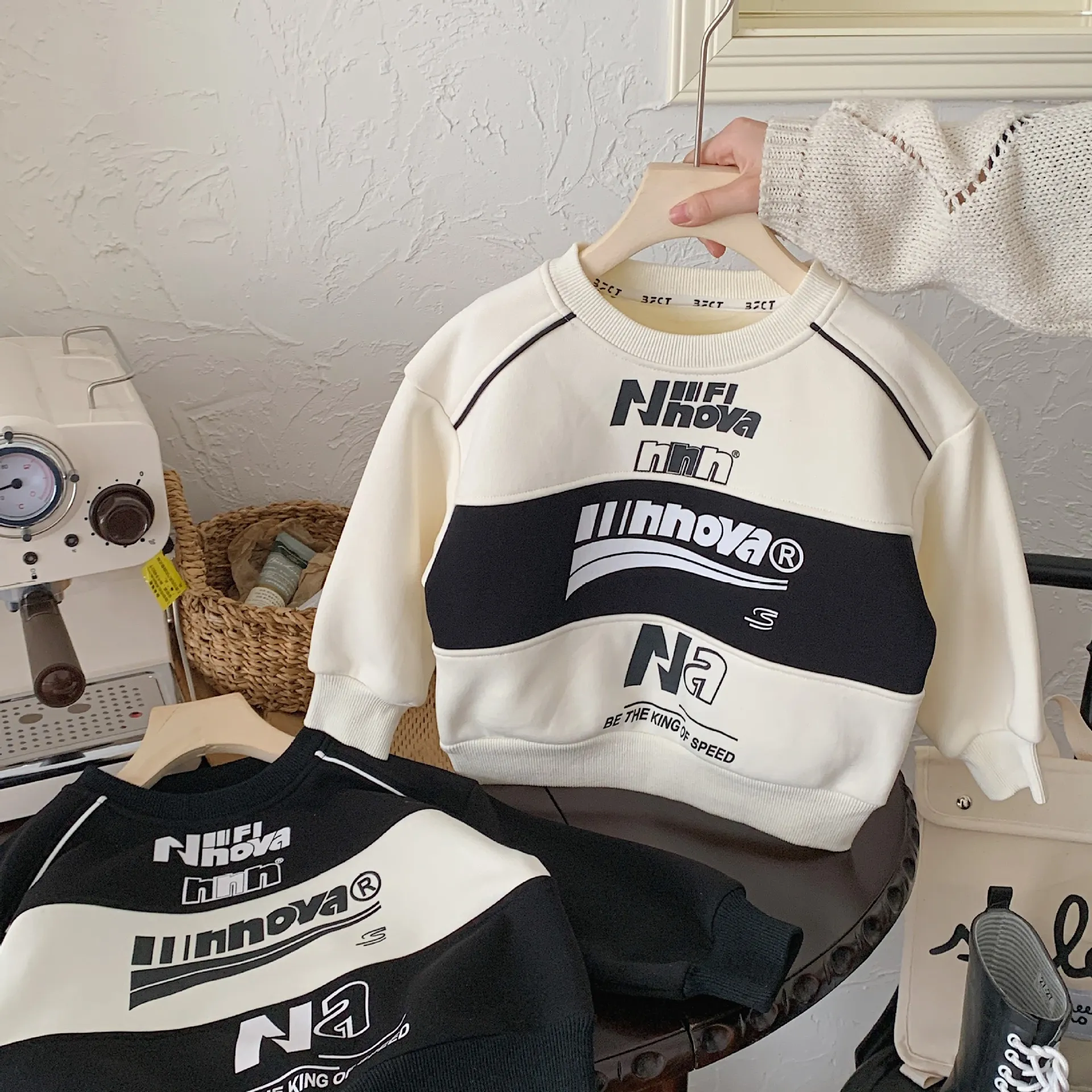 【90-150cm】二色選べ 秋冬新作 韓国風ファッション 配色 アルファベット 裏起毛 男の子 パーカー トップス