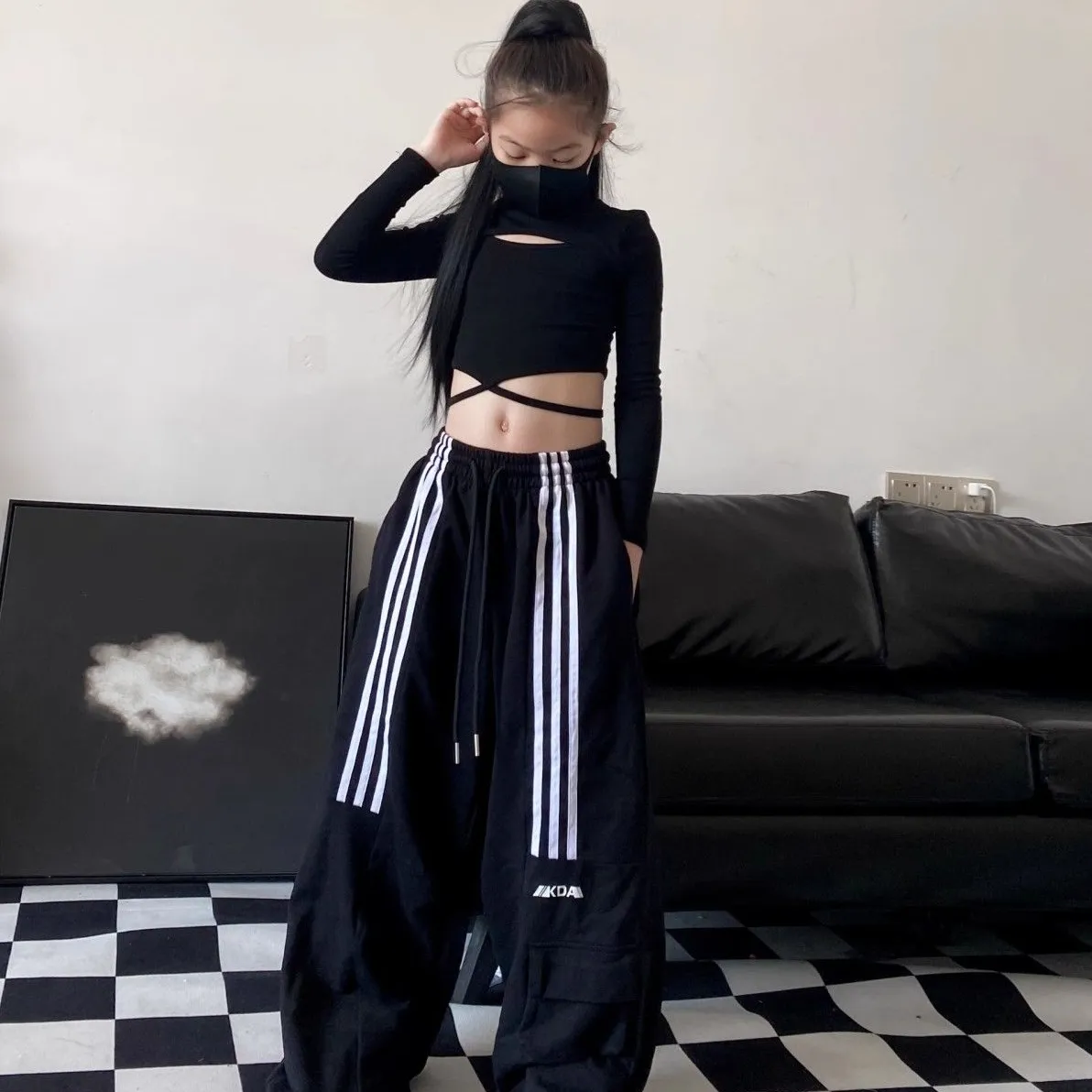120-170 ヒップホップ ダンス 春 秋 子供服 キッズ ジュニア 女の子 ダメージ加工 ショート丈 ボウタイ Tシャツ✛ストライプ柄 ワイドパンツ セットアップ