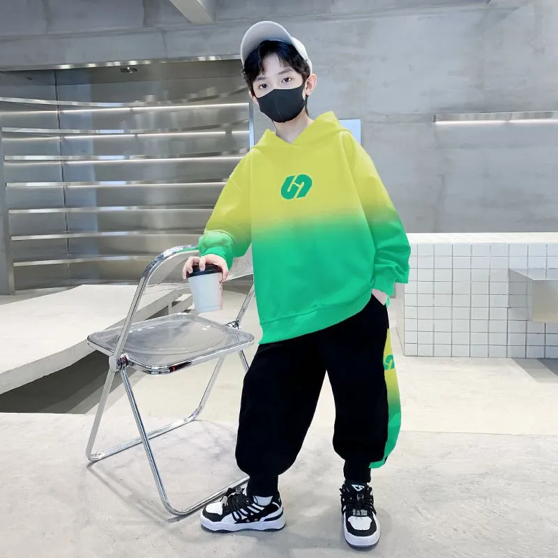 120-170 ファッション感満々 春秋 男の子 子供服 キッズ ジュニア グラデーション色 アルファベット フード付き トップス+パンツ ボトムス セットアップ