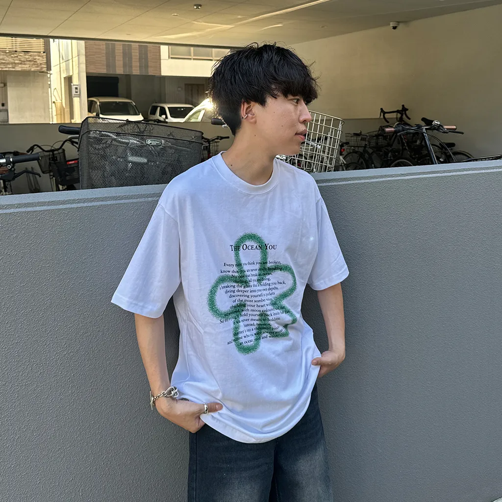(ユニセックス) クローバ半袖Tシャツ