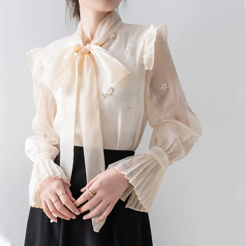 トップス シャツ · ブラウス リボン 長袖 刺繡 ベージュ