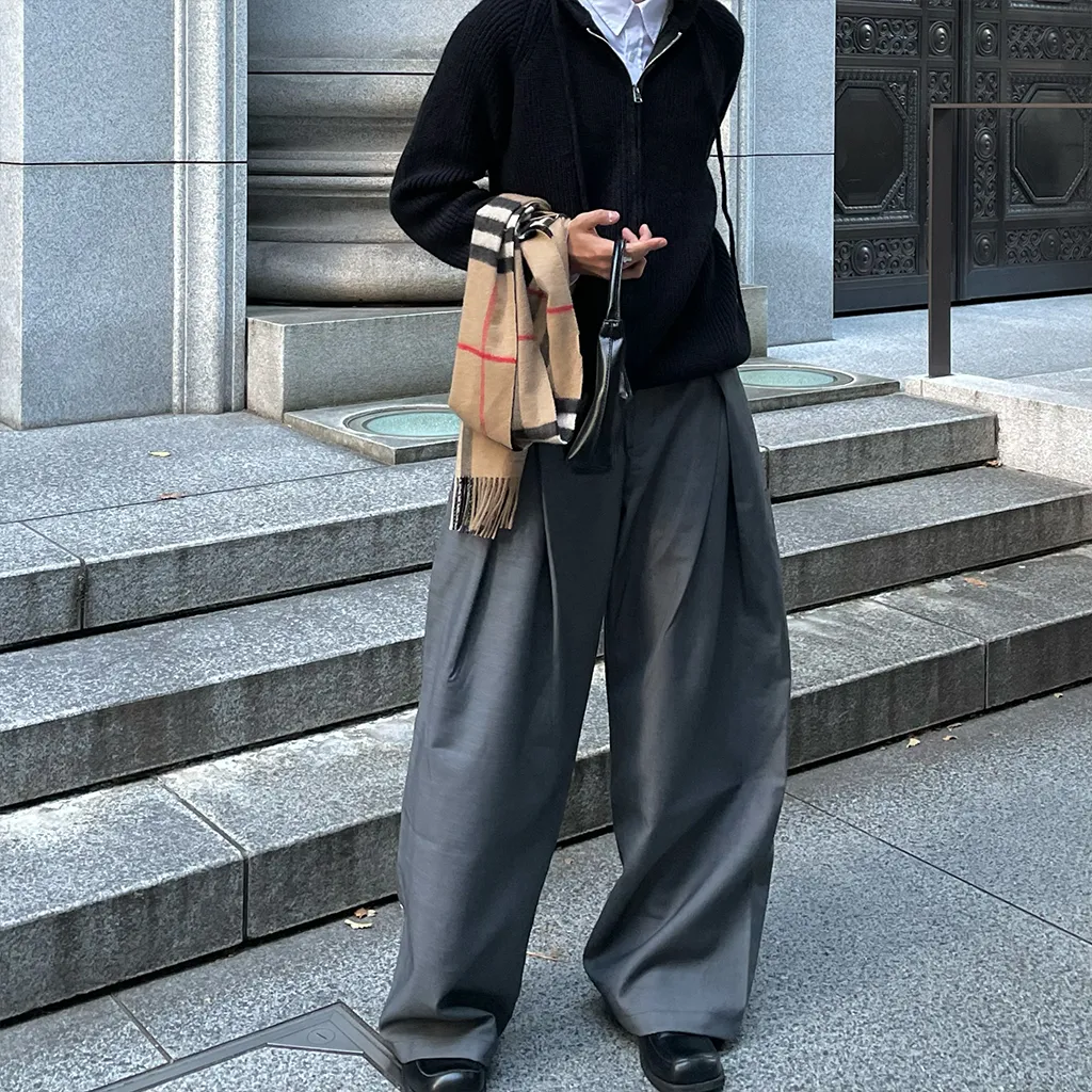 サイドタック入りワイドスラックス