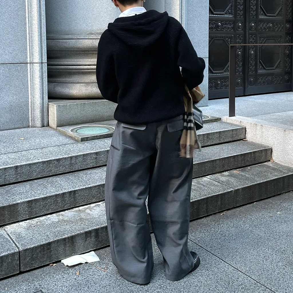 サイドタック入りワイドスラックス