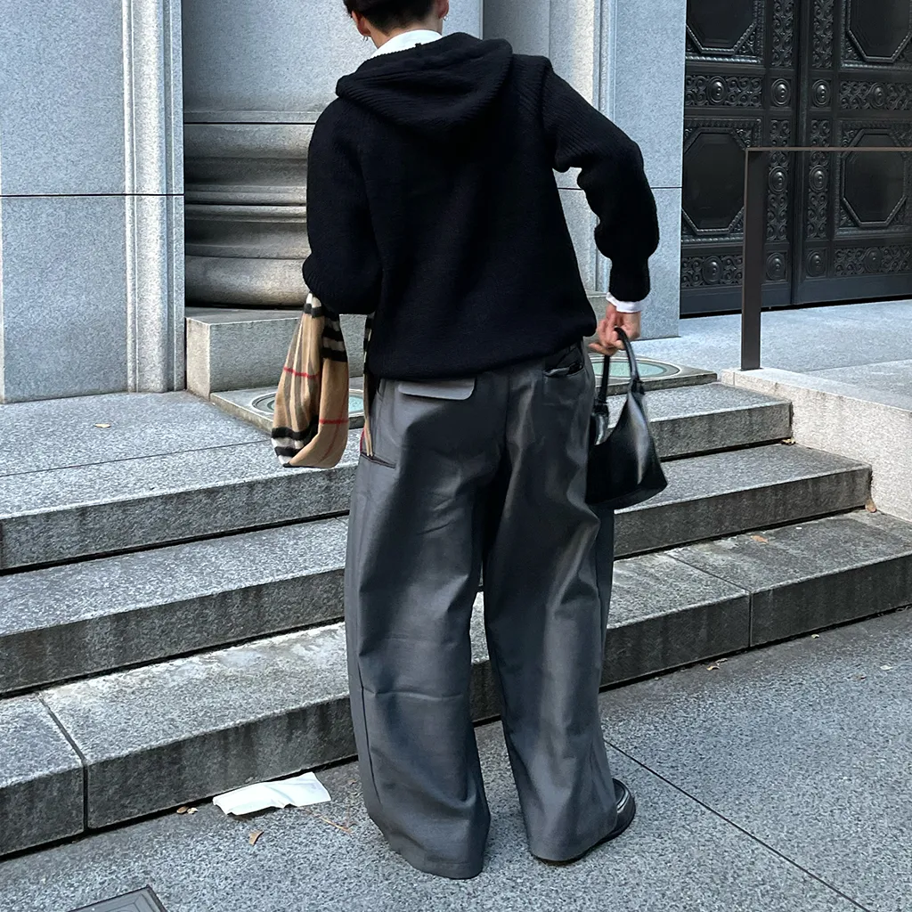 サイドタック入りワイドスラックス