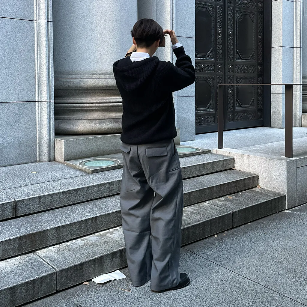サイドタック入りワイドスラックス