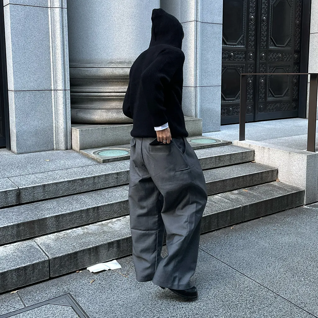 サイドタック入りワイドスラックス