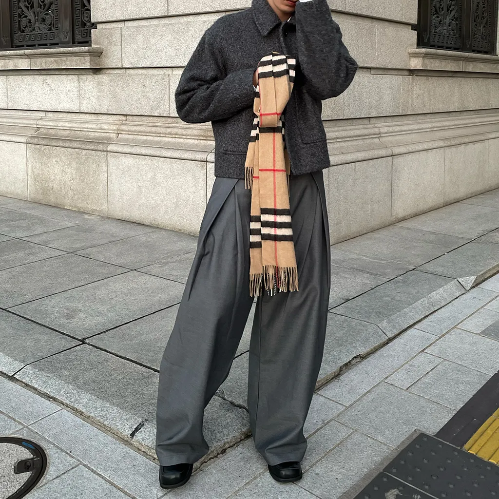 サイドタック入りワイドスラックス