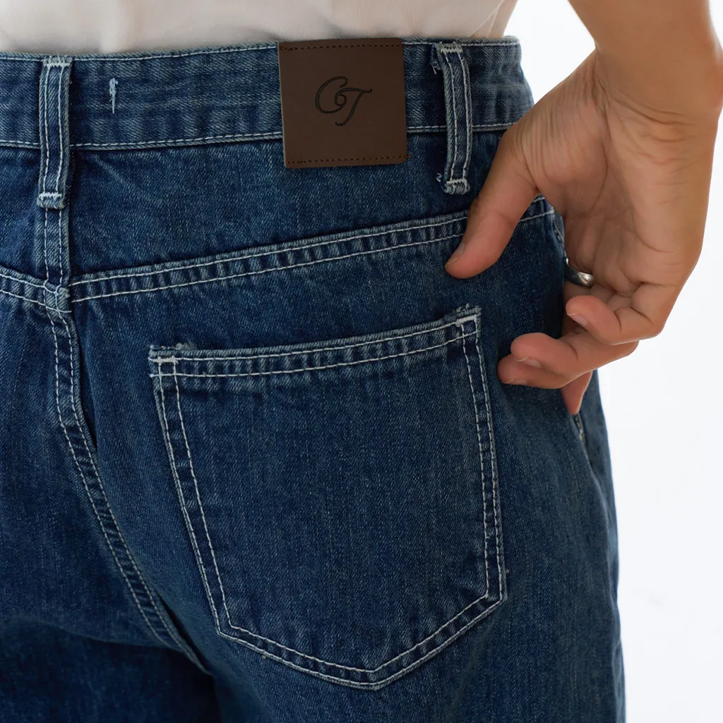 ピンタックストレートデニムパンツ
