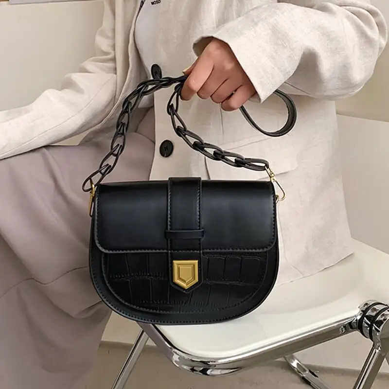ショルダーバッグ チェーンバッグ カジュアル PU 可愛い ファッション ブラック ホワイト グリーン