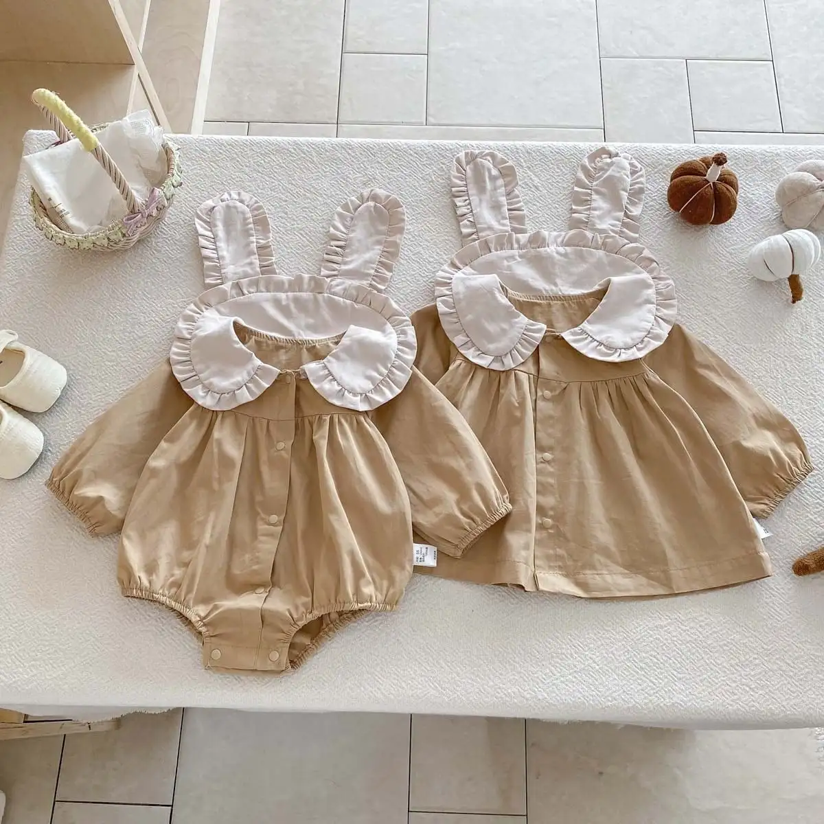 【66-100cm】姉妹服ウサギ襟ブラウンロンパース、ワンピース