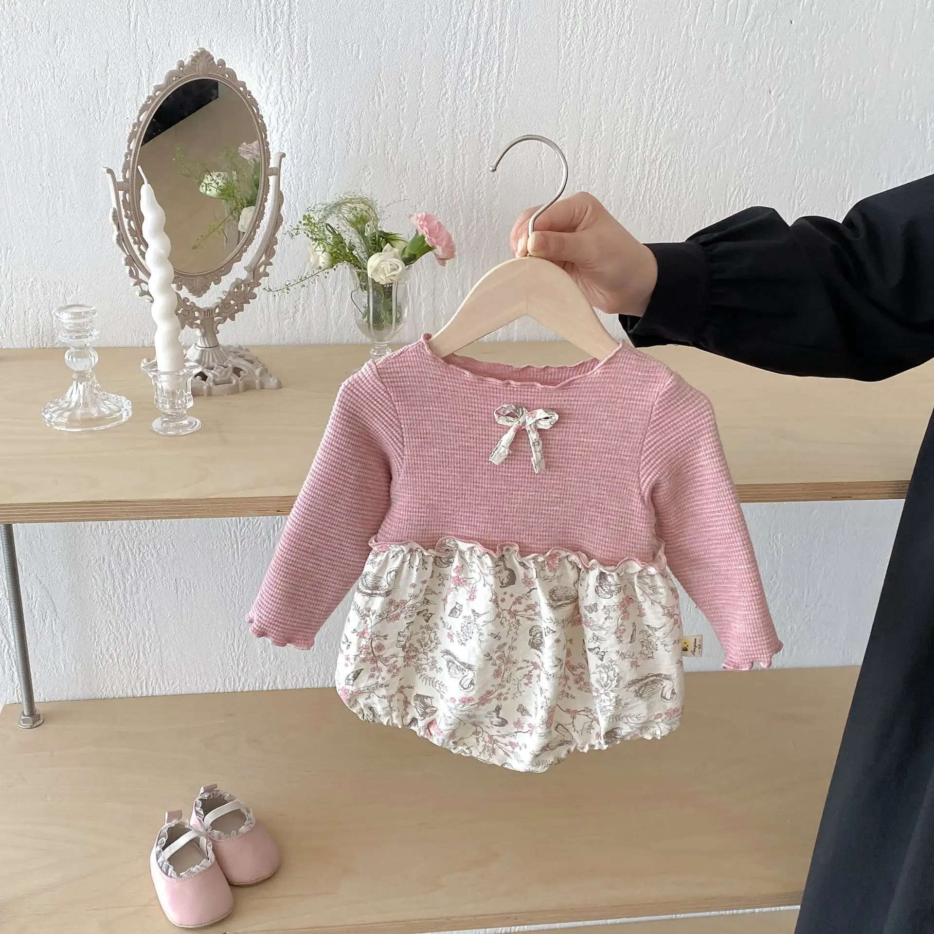 【66-90cm】可愛いフラワーピンクロンパース