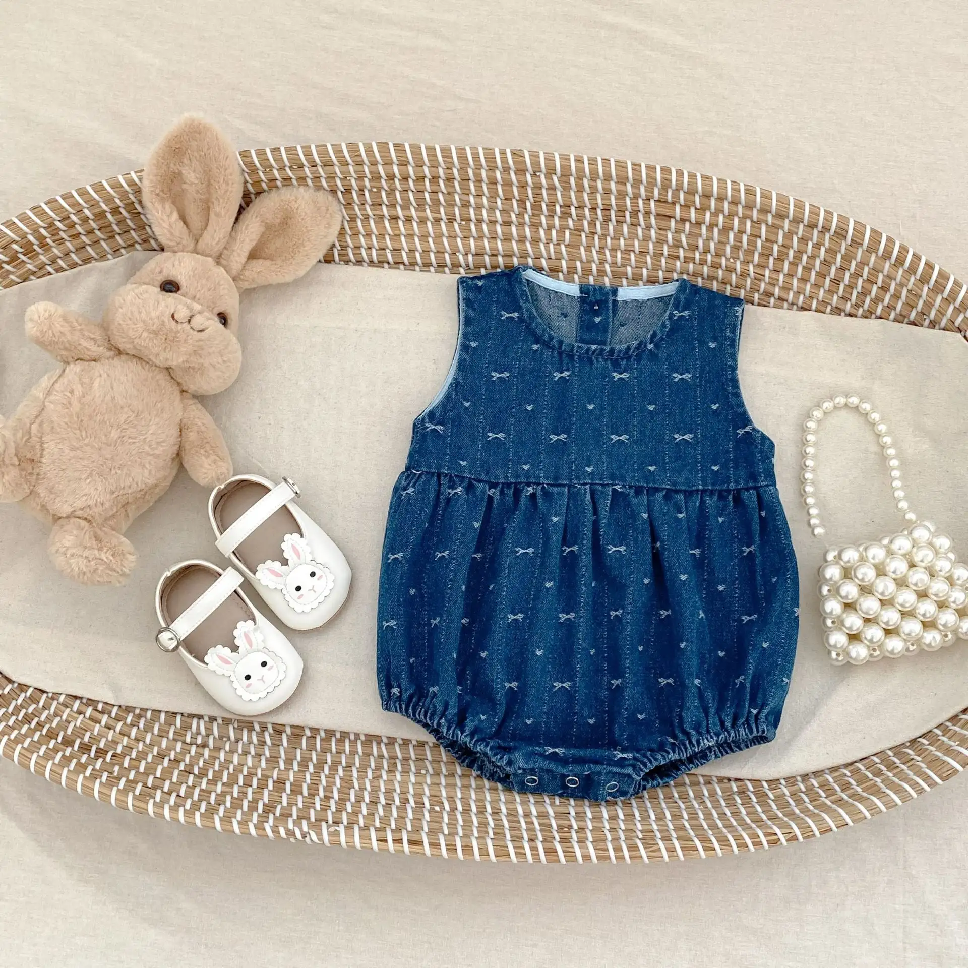 【66-90cm】デニムノースリーブロンパース